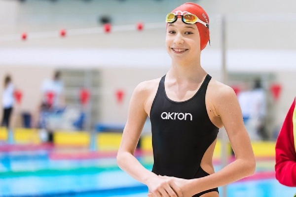 Белоруска Алиса Белая — победительница  в плавании на 100 м брассом II Игр стран СНГ