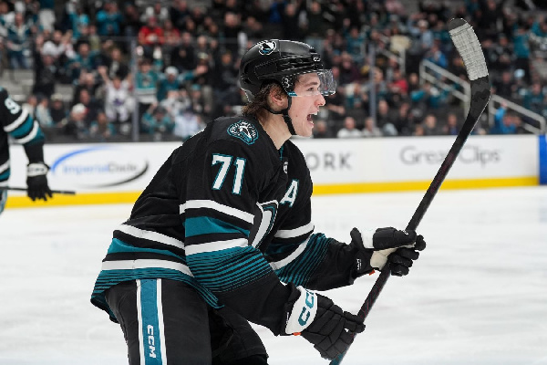 Селебрини — третий тинейджер в истории НХЛ по скорости набора 90 очков