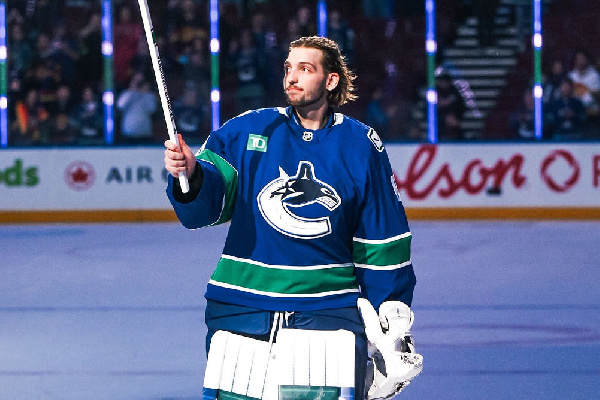 Никита Толопило помог "Ванкуверу" заработать один балл в матче с "Виннипегом"