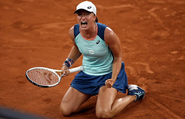 Ига Швёнтек вышла в 1/8 финала турнира WTA в Риме, отыгравшись со счёта 1:4 во втором сете