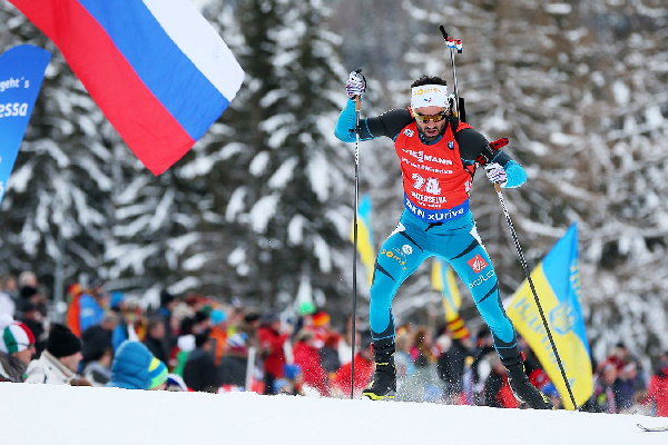 "Мучает похмелье": тренер Франции по биатлону заявил, что любит "тусить"