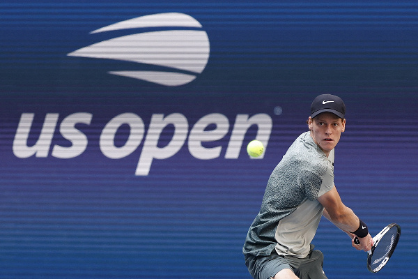 Синнер отдал лишь один сет Шаповалову и вышел в 1/8 финала US Open-2025