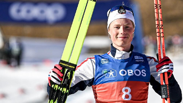 Вчерашний биатлонист разгромил всех лыжников в предсезонной гонке, но может не поехать на Олимпиаду