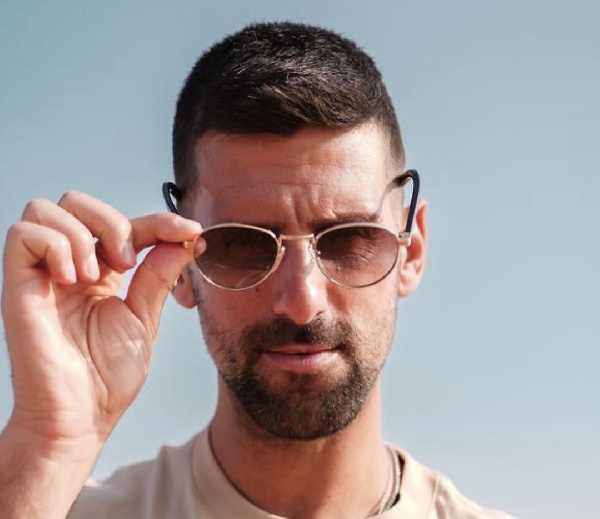 Жаркие пески и палящее солнце: Джокович отдыхает перед Австралией — ФОТО