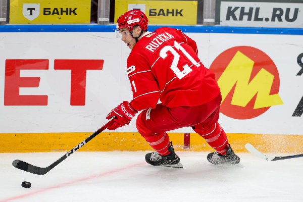 В КХЛ прокомментировали расторжение контракта "Спартака" с Ружичкой