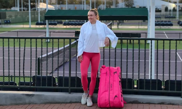 Белорусская теннисистка показала, как выглядят мячи в Индиан-Уэллсе после 25 минут игры 