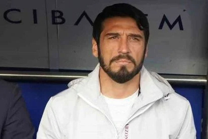 Тренер молодежной сборной Турции по футболу потерял сознание во время матча