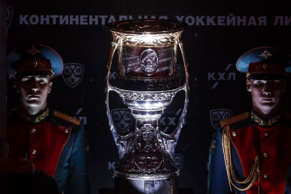 "Давно сказал, что в финале будут "Локомотив" и "Металлург". Бывший главный тренер сборной Беларуси — о финале Кубка Гагарина 