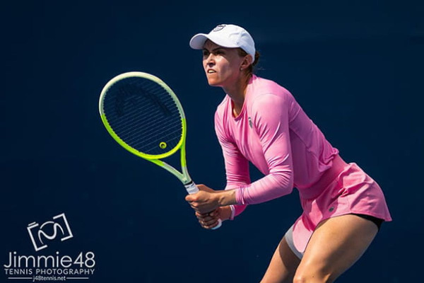 Александра Саснович выиграла первый сет у подруги Соболенко на WTA-500 в Абу-Даби