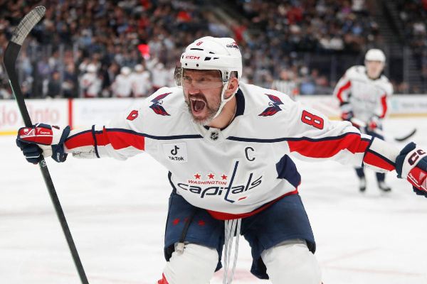 Александр Овечкин забил 1003-й гол в НХЛ и приблизился к рекорду Гретцки — ВИДЕО