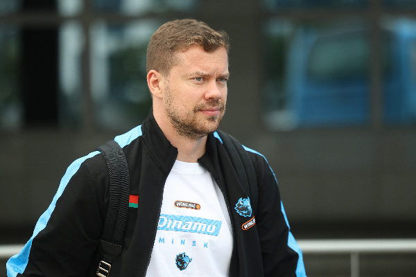 "Все бросили к ногам хоккея": мама Стася — о юбилейном матче сына в КХЛ