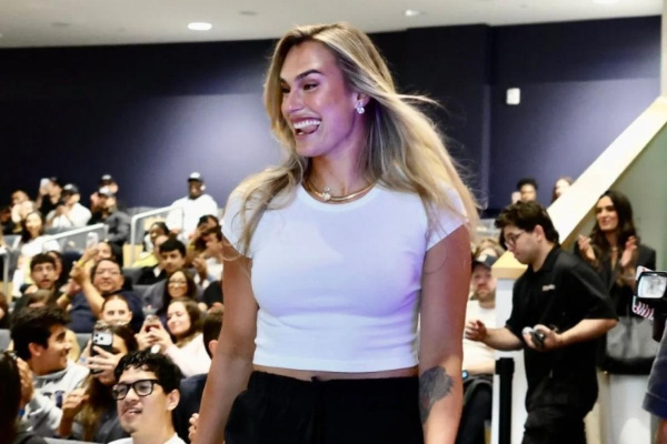 Арина Соболенко приняла участие в презентации книги американского бизнесмена — ФОТО