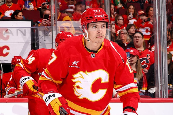 Шайба Шаранговича помогла "Калгари" одержать уверенную победу над "Филадельфией"