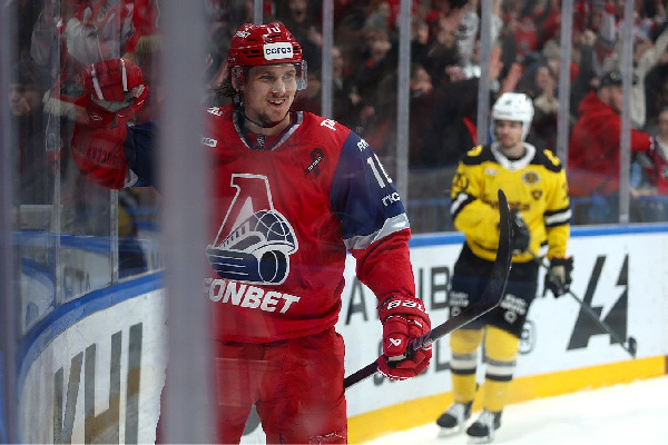 "Локомотив" обыграл главного соперника минского "Динамо" в КХЛ