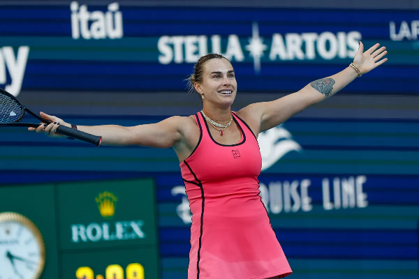 Блогер назвал Арину Соболенко "отвратительной выпендрежницей" 