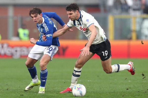 "Аталанта" в меньшинстве выстояла против "Комо", "Интер" продолжает лидировать в Серии А 