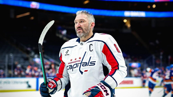 Дубль в матче против "Сан-Хосе" приблизил Овечкина к Гретцки: сколько осталось россиянину?