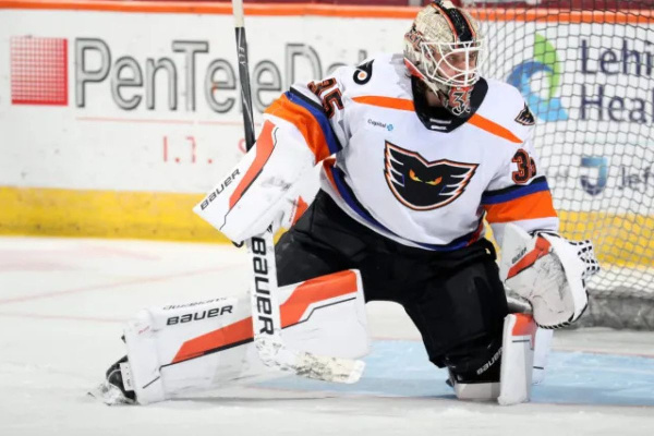 Алексей Колосов пропустил три шайбы за девять минут в матче АХЛ — ВИДЕО