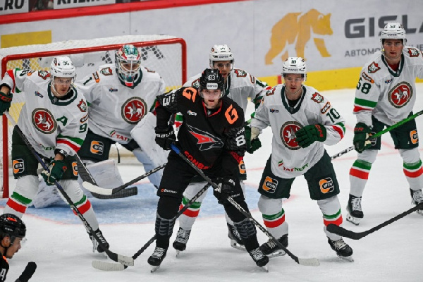 "Ак Барс" на выезде уверенно переиграл "Авангард" в матче КХЛ