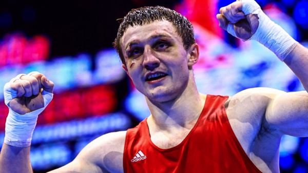 Белорусский боксёр Алфёров гарантировал себе медаль чемпионата мира