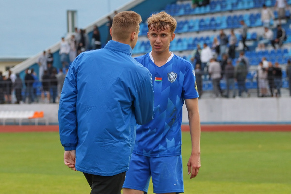 "Днепр" в большинстве не смог переиграть "Бумпром", "Барановичи" потеряли очки