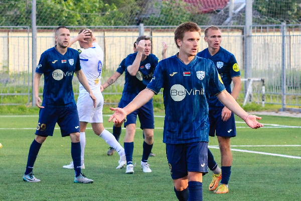 "Бумпром" разгромил "Ниву", "Локомотив" продолжает "кошмарить" лидеров в Д2