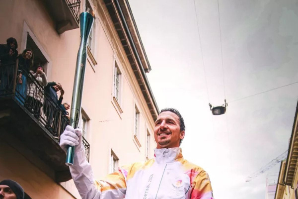 Златан Ибрагимович принял участие в эстафете олимпийского огня — ФОТО