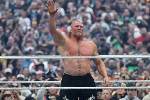 Первый в истории чемпион WWE и UFC объявил о завершении карьеры