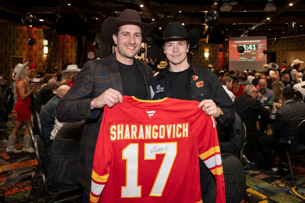 Шарангович в ковбойской шляпе пришел на турнир по покеру: что он там делал?