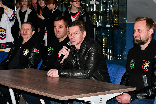 Конкурсы и общение: "Гомель" вместе с болельщиками закрыл хоккейный сезон