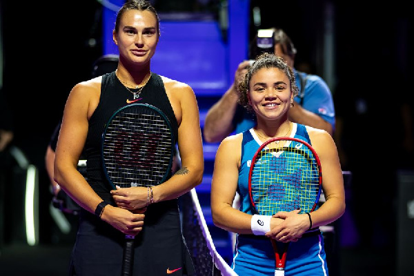 Соболенко провела спарринг с Паолини перед стартом Итогового турнира-2025