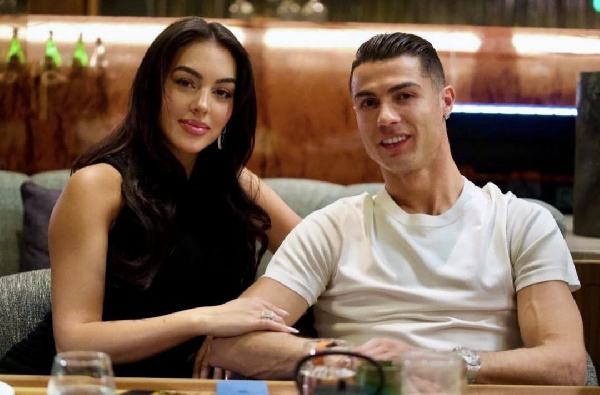 "Женщина всей жизни": Роналду сделал роскошный подарок невесте на День рождения — ФОТО