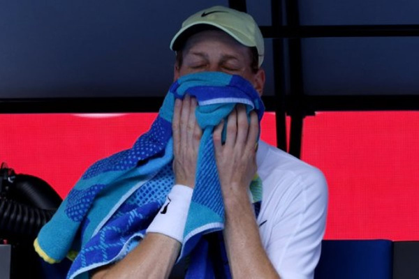 Синнеру стало плохо во время матча четвертого круга на Australian Open