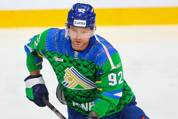 "Козлов взял ответственность на себя": генменеджер "Салавата" — о проблемах Кузнецова с кокаином