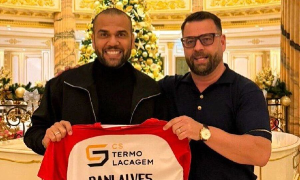 Дани Алвес выкупил клуб из низшей лиги Португалии и будет играть за него