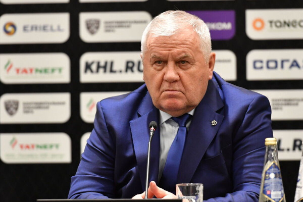 Бывший главный тренер сборной Беларуси удостоился награды от президента КХЛ