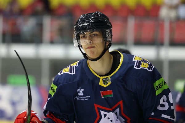 Дубль Веремеенко принес "Металлургу" победу над "Химиком" в матче экстралиги