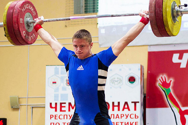 Белорус Сергей Шаренков остановился в шаге от подиума на чемпионате Европы по тяжелой атлетике