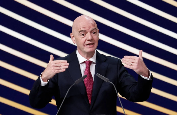 Совет ФИФА хочет провести внеочередное заседание из-за недовольства Инфантино