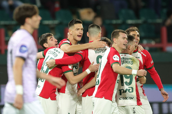 "Локомотив" разгромил "Акрон", забив пять мячей за первый тайм