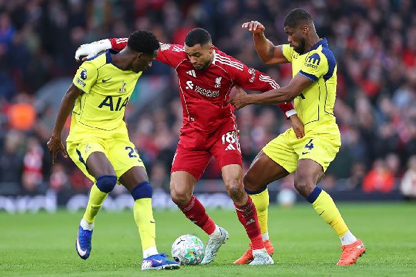 "Ливерпуль" на последней минуте упустил победу над "Тоттенхэм", "Манчестер Юнайтед" продолжает побеждать