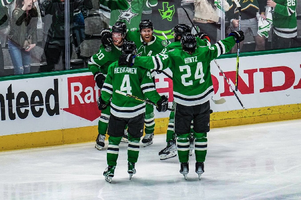 В "Далласе" Колячонка показали новую форму с отсылкой на чемпионство 1999 года