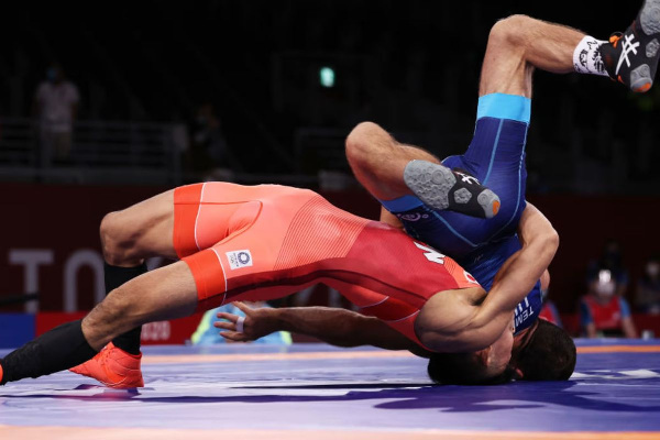 Два белорусских борца вышли в финалы юниорского чемпионата Европы по борьбе