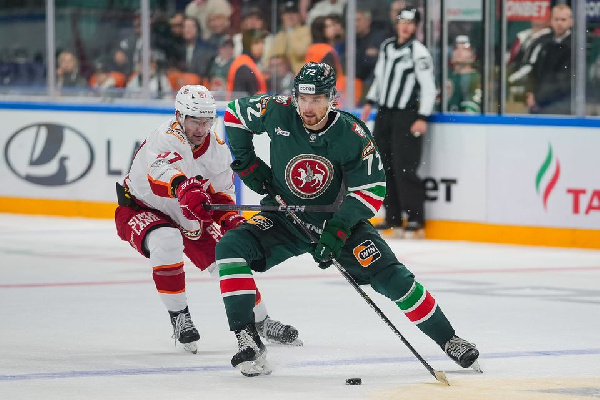 Казанский "Ак Барс" разгромил "Автомобилист" в матче КХЛ