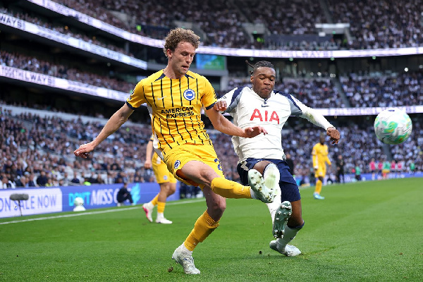 "Тоттенхэм" остался в зоне вылета, а "Манчестер Юнайтед" обыграл "Челси"