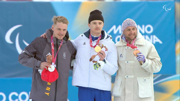 Министр спорта Сергей Ковальчук поздравил Романа Свириденко с золотом Паралимпиады-2026