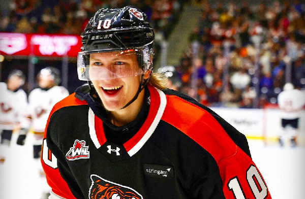 Гол и ассистентский дубль Ярослава Брызгалова помогли "Медисин Хэт" разгромить "Калгари" в WHL