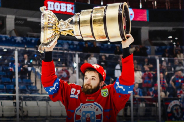 Чемпион Беларуси продлил контракт с минской "Юностью"