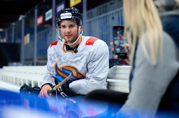 Экс-защитник минского "Динамо" снова сменит клуб в КХЛ и станет партнером белоруса