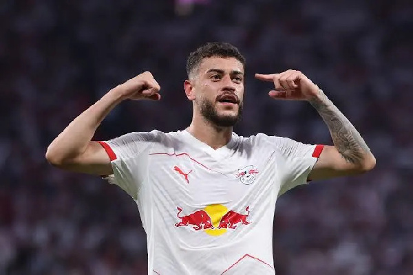 Бундеслига: "Лейпциг" вырвал победу у "Гамбурга", "Штутгарт" разбил "Вольфсбург"